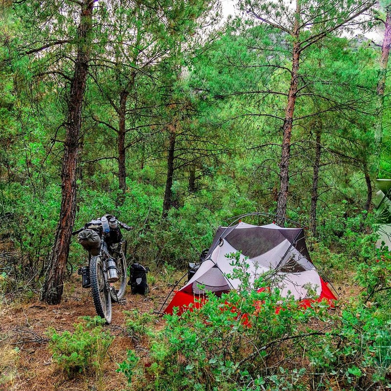 Як розподілити вагу сумок у bikepacking подорожі